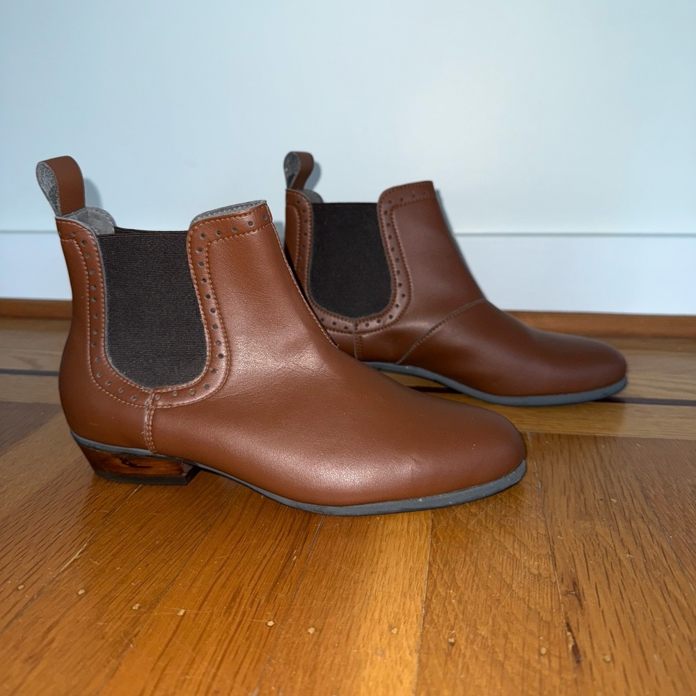 Nicora vegan Kahlo boots, size 6
